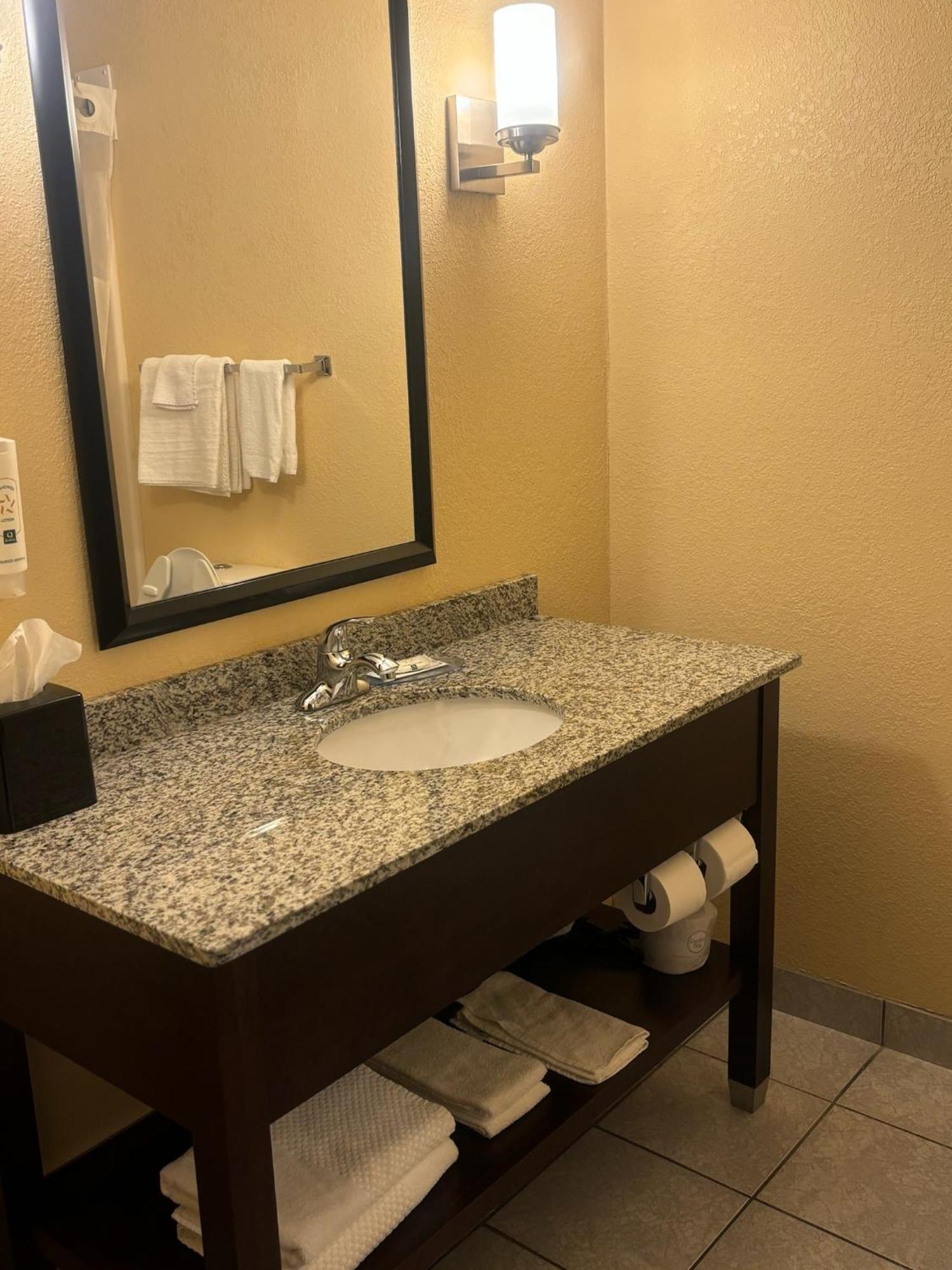 Quality Inn & Suites Bellville - Mansfield Eksteriør billede